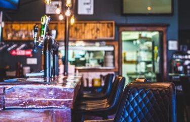 pub cochon fumé cuisinier cuisiniere offre emploi nicolet