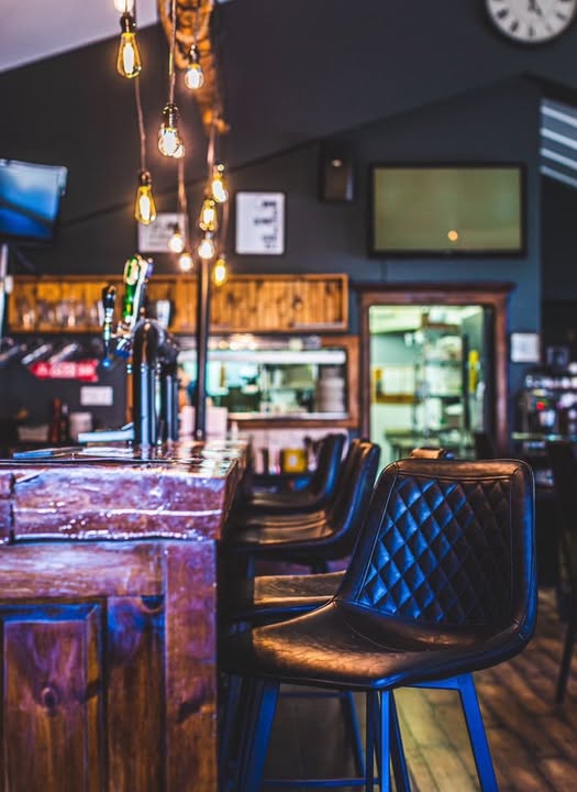 pub cochon fumé cuisinier cuisiniere offre emploi nicolet